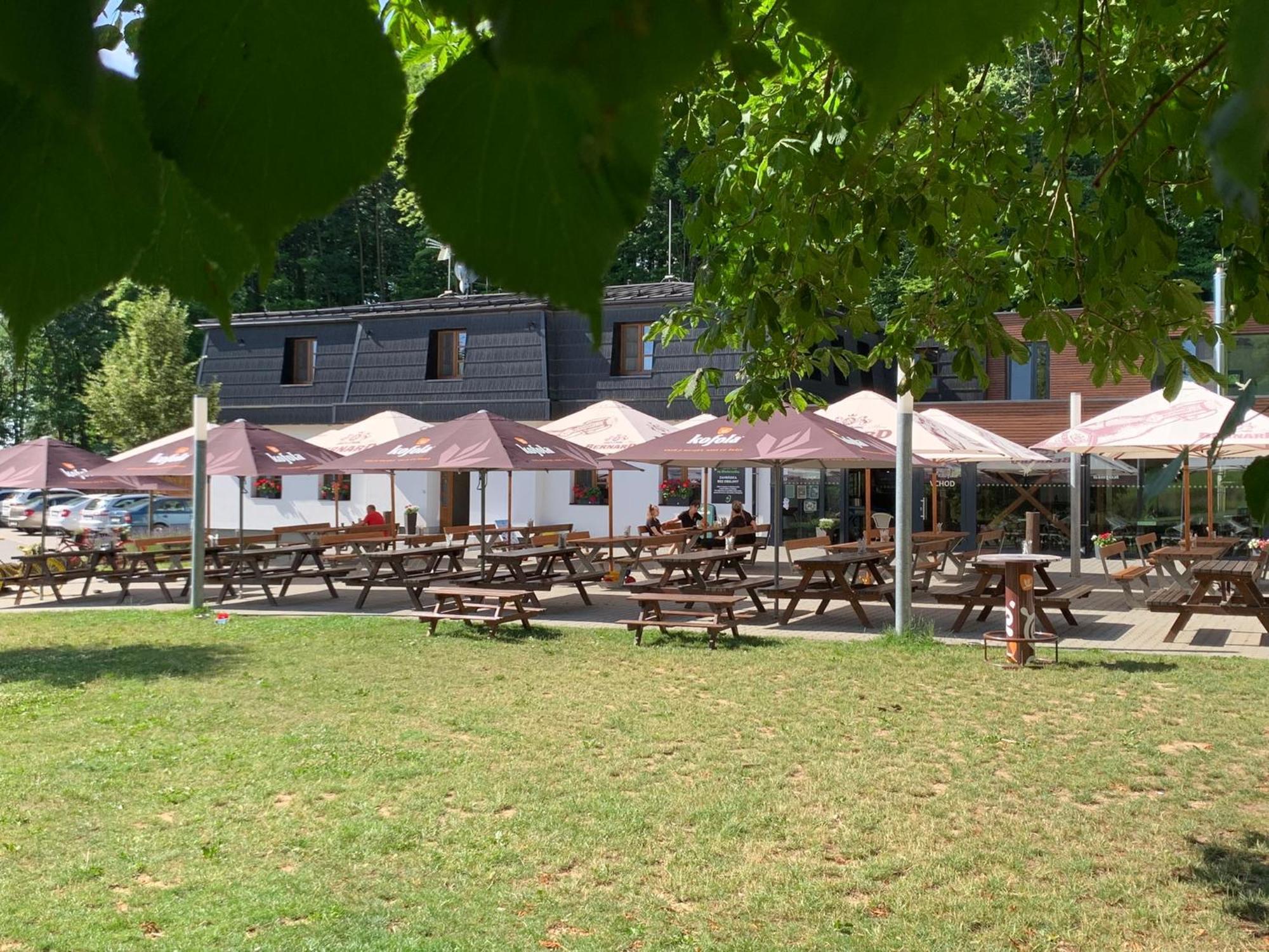 Restaurace A Penzion Bludovecek מראה חיצוני תמונה