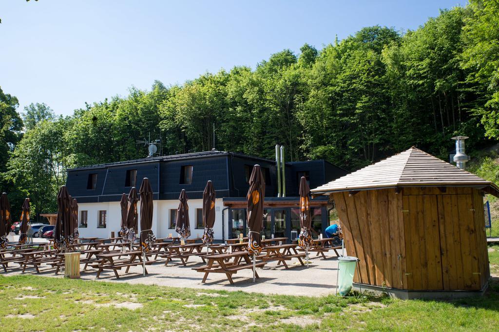 Restaurace A Penzion Bludovecek מראה חיצוני תמונה