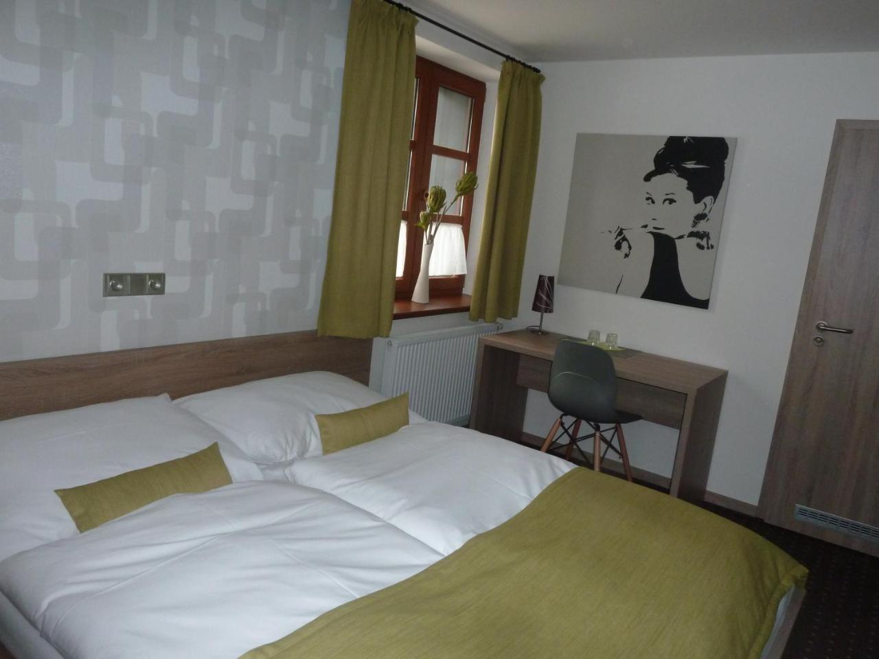 Restaurace A Penzion Bludovecek מראה חיצוני תמונה