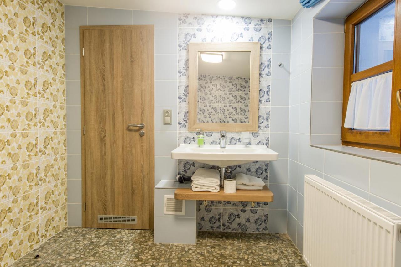 Restaurace A Penzion Bludovecek מראה חיצוני תמונה